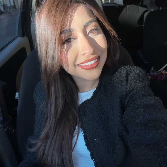 Meet your Posher, Cinthia - Picture 1 of 1